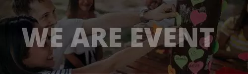 Moment de cohésion et engagement entre collaborateurs durant un événement Moment de cohésion et engagement entre collaborateurs durant un événement