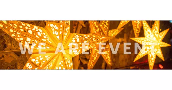 Équipe d'une agence événementielle organisant une animation de Noël clé en main