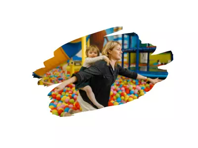 Animation fête des mères en centre commercial avec atelier créatif pour enfants et parents
